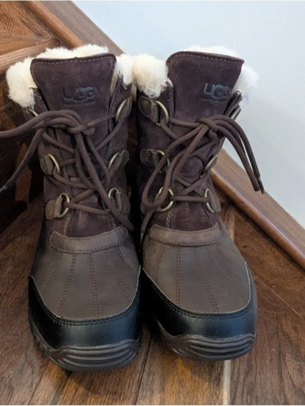 Ugg Australia Ostrander Women Round Toe Leather Winter Boot Black Sz 8 Like New!